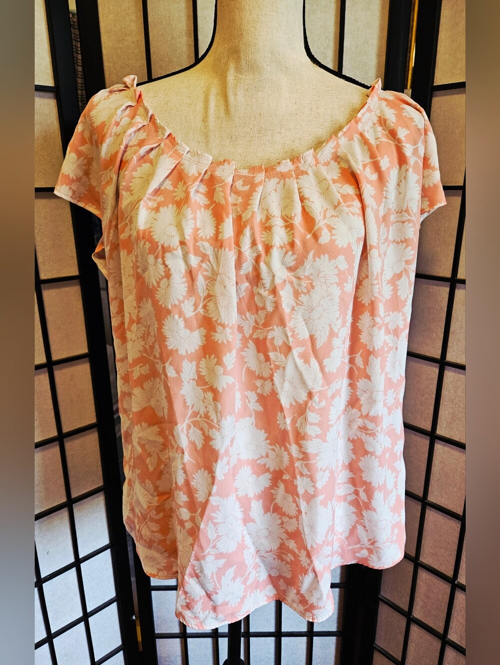 LC Lauren Conrad Large Coral And White Botanical Floral Short Sleeve Peasant Top
